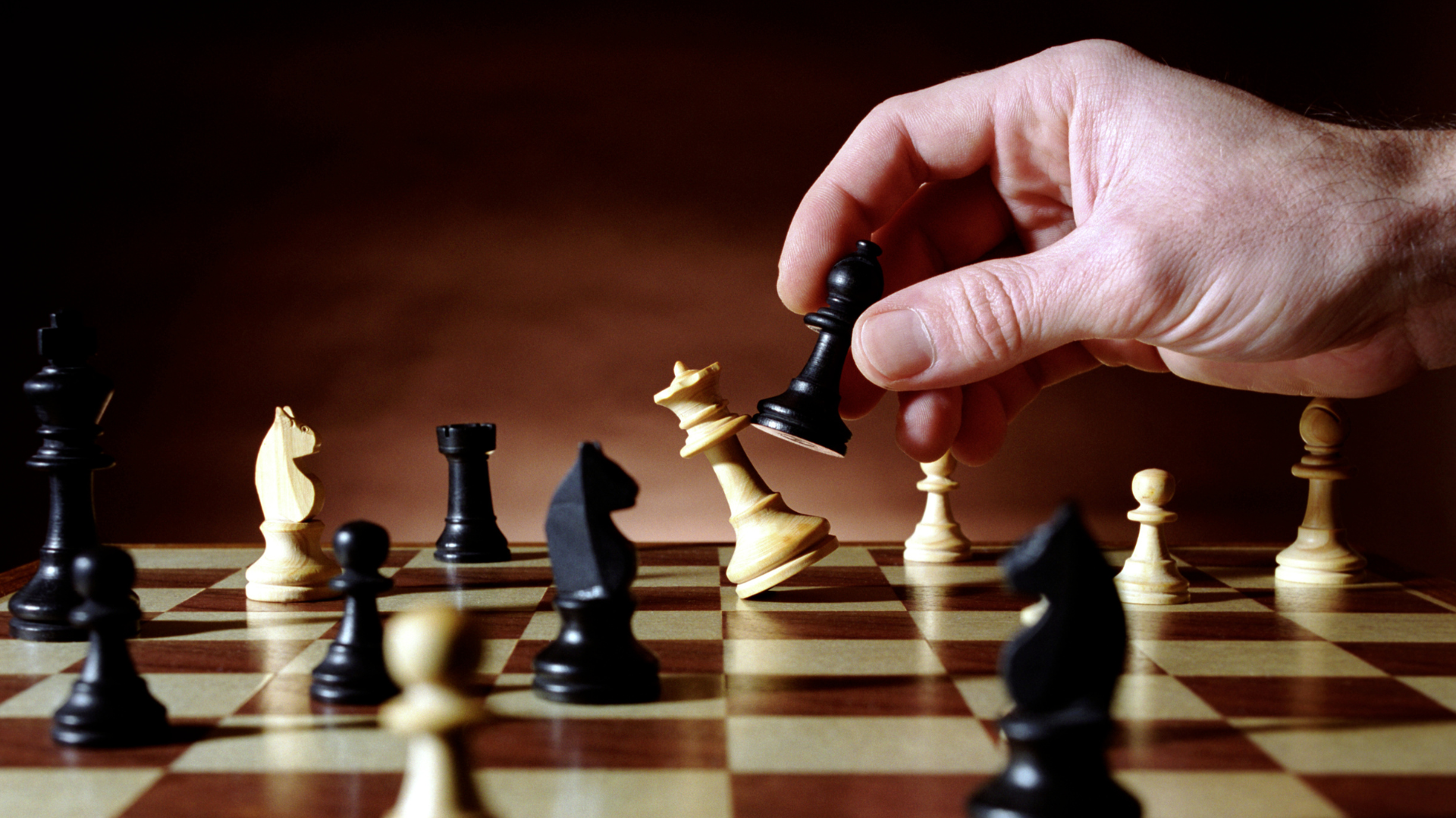 game of chess queen down